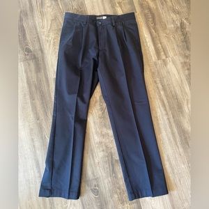 Van Heusen Blue Khakis Straight Slacks Mens 32/30. In Great Condition